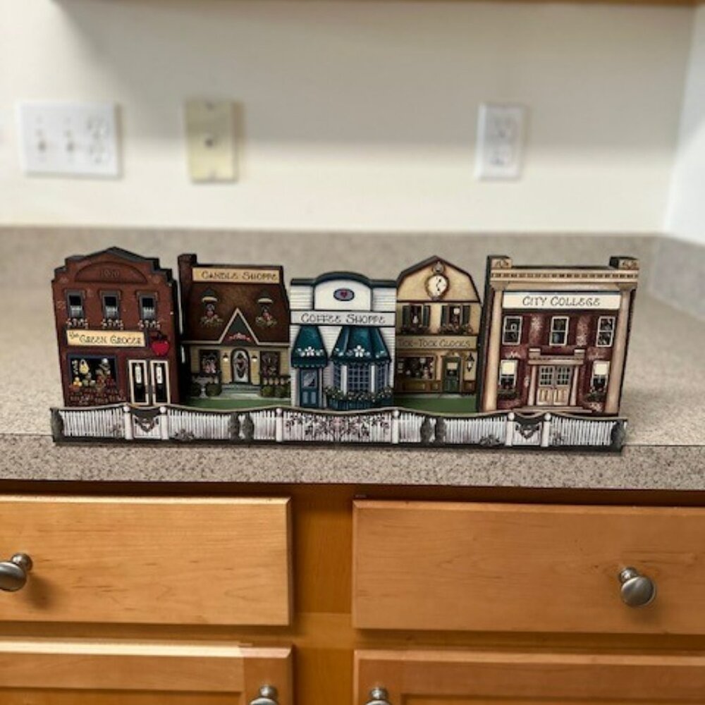 Brandywine Woodcrafts Inc Village Set of 5 with Shelf - EXCELLENT COND